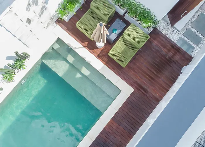 Rosso 2br Near Вилла Семиньяк